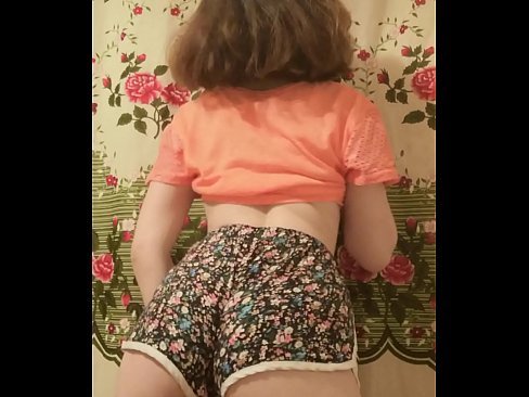 ❤️ سیکسی نوجوان بیب کیمرے پر اپنی شارٹس اتار رہی ہے۔ ❤ سیکس ❌