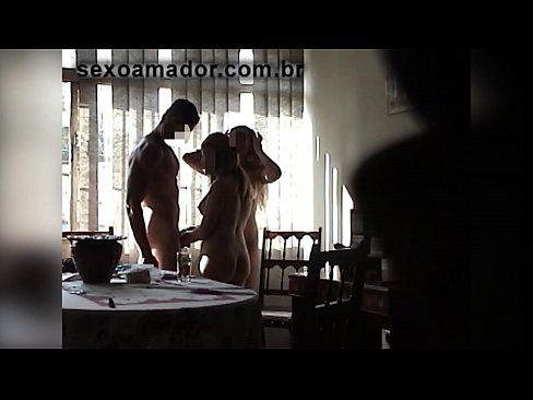 ❤️ جنسی دوست ایک دیو آدمی اور اس کے ساتھ ایک تھریسم کو مدعو کرتے ہیں۔ ❤  سیکس  ❌